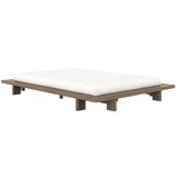 Karup Design Rjava zakonska postelja iz masivnega bora z letvenim dnom 140x200 cm Japan – Cene