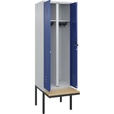 C+P Črno-bela garderobna omara s klopjo Classic PLUS, 1 del, svetlo sive / encijan modre barve, Š 600 mm, varnostni vrtljivi zapah, lebdeča klop, buko | Shoptok.si
