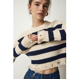 Happiness İstanbul Women's Cream Navy Blue Ripped Detail Knitwear Crop Sweater Cene