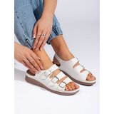 Shelvt Comfortable white sandals on a low wedge cene