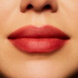 Mac Powder Kiss Liquid šminka z mat učinkom tekoče rdečilo za ustnice šminka 5 ml odtenek 991 Devoted To Chili za ženske | Shoptok.si