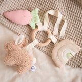 bieco Activity Toy Bunny Fine viseća igračka kontrastnih boja 1 kom | shoptok.hr