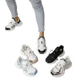 Resti Women's sporty sneakers on a thicker sole Loness | ePonuda.com