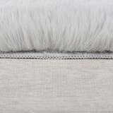 Flair Rugs Svetlo sivo sintetično krzno 120x170 cm Ivy Luxury Fur – | Shoptok.si