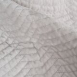 Ixia Kremno belo prešito pregrinjalo 180x260 cm – | Shoptok.si