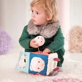 Lilliputiens – tekstilna kocka z aktivnostmi – volk Louis | Shoptok.si