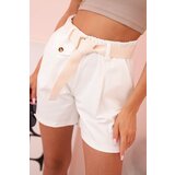 Kesi Włoski Women's high-waisted shorts with a belt ecru | shoptok.hr