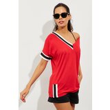 Cool & Sexy T-Shirt - Red - V Neck Cene