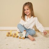 Little dutch lesena igračka na vrvici little farm | Shoptok.si