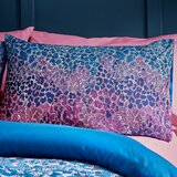 Catherine Lansfield Modra/rožnata podaljšana posteljnina za zakonsko posteljo iz mikrosatena 230x220 cm Animal Print – | Shoptok.si