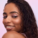 Essence Disney The Little Mermaid tekuće sjenilo za oči sa šljokicama nijansa 3.6 ml | shoptok.hr
