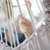 Kondela Viseči stol, starinsko roza, OFRAME | Shoptok.si