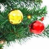  Umjetno osvijetljeno božićno drvce s kuglicama zeleno 64 cm | shoptok.hr