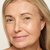 Chantecaille Sheer Glow Face Tint toniran gel za posvetlitev in zgladitev kože 30 g | Shoptok.si