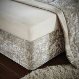 Catherine Lansfield Bež napenjalna žametna prevleka za okvir postelje 152x198 cm Crushed Velvet – | Shoptok.si