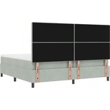  Postelja s škatastim vzmetenjem z blazino in klopco svetlo siva 200x200 cm samet | Shoptok.si