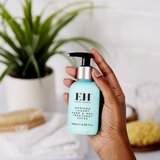 Emma Hardie Amazing Body Moringa Luxury Hand & Nail Treatment Obnavljajuća i zaštitna krema za ruke, nokte i kožicu oko noktiju SPF 30 120 ml | shoptok.hr
