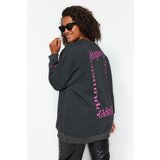 Trendyol Curve Anthracite Printed Knitted Sweatshirt with Fleece Inside Cene