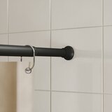 Umbra Mat crna &amp;scaron;ipka za zavjesu za tu&amp;scaron; 106 - 182 cm Chroma &amp;ndash; Slike