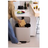 Brabantia Svetlo siv jeklen koš za smeti s pedalom 60 l Bo – | Shoptok.si