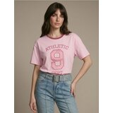 Sinsay Pamučna majica s izvezenim tekstom Athletic | shoptok.hr