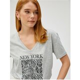 Koton Short Sleeve T-Shirt Zebra Printed V-Neck Cene