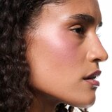 MAC Cosmetics Skinfinish Colourstruck rdečilo odtenek Honeylove 4.5 g | Shoptok.si