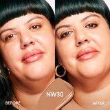 MAC Cosmetics Studio Fix Fluid SPF 15 24HR Matte Foundation + Oil Control matirajoči tekoči puder SPF 15 odtenek NW30 30 ml | Shoptok.si
