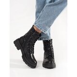 Shelvt Black quilted workers on a platform | Shoptok.si