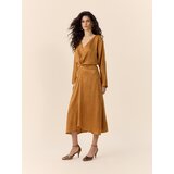 Reserved Haljina s naborima - zlatnosmeđe | shoptok.hr