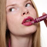 Essence the super peptide glossy lip treatment balzam za ustnice odtenek 08 Cherrylicious! 10 ml | Shoptok.si