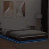 vidaXL Posteljni okvir z LED lučkami rjavi hrast 135x190 cm inž. les, (21142463) | Shoptok.si