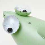 Sunnylife igračka na napuhavanje giant sprinkler shark tribe khaki | shoptok.hr