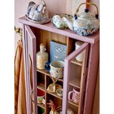 Bloomingville Prašno rožnata vitrina iz masivne jelke 50x80x14 cm Hazem – | Shoptok.si