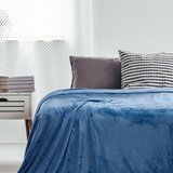 DecoKing Temno modra odeja iz mikrovlaken Mic, 160 x 210 cm | Shoptok.si