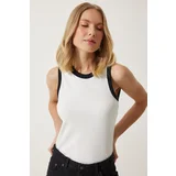  Women's White Sleeveless Contrast Color T-Shirt