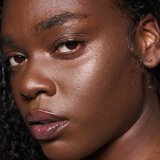 MAC Cosmetics Strobe Beam Bronzelighter tekoči bronzer s posvetlitvenim učinkom odtenek Daylite 4.3 ml | Shoptok.si