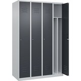 C+P Garderobna omara Classic PLUS, 4 deli, svetlo sive / sive barve, Š 1200 mm, talni drsniki, cilindrična ključavnica, sredinska predelna stena | Shoptok.si