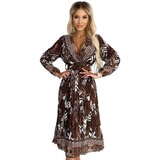 Numoco Pleated dress with long sleeves, neckline and wide belt