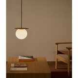Kave Home Bela/v zlati barvi kovinska viseča svetilka s steklenim senčilom ø 25 cm Brisia – | Shoptok.si