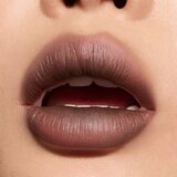 MAC Cosmetics Powder Kiss Hazy Matte matirajoča šminka odtenek Chestnut 3.5 g | Shoptok.si