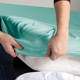 DecoKing Turkizna napenjalna rjuha iz jerseyja 220x200 cm Amber – | Shoptok.si
