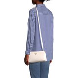 Guess Torba za čez ramo 'CRUISE VIBE' volneno bela | Shoptok.si