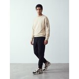 Sinsay Crewneck majica s džepom na rukavu Slike