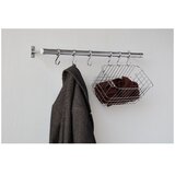Mette Ditmer Denmark Stenski obešalnik iz nerjavečega jekla v mat srebrni barvi 70 cm Hang-It – | Shoptok.si