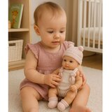  Lutka beba, ružičasta odjeća, kapa, podbradak, 18 cm | shoptok.hr