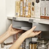 Joseph Joseph Sivo plastično viseče držalo za kuhinjske brisače in folijo CupboardStore – | Shoptok.si