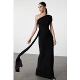 Trendyol Black Fitted Asymmetrical Neckline Waist Detailed Woven Long Elegant Evening Dress cene