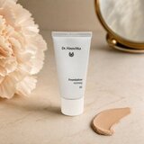 Dr. Hauschka Foundation tekoča ličila za poenotenje tona kože 05 Nutmeg 30 ml | Shoptok.si