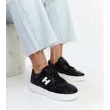 Gemre Black sneakers on a white platform Mentha | ePonuda.com